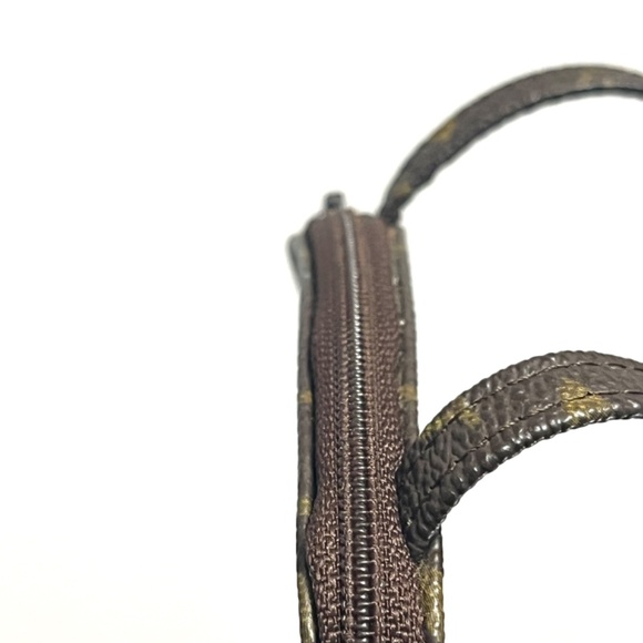 Louis Vuitton Monogram Pochette Secret 1988 | Vintage Mini Crossbody Bag - Picture 8 of 16